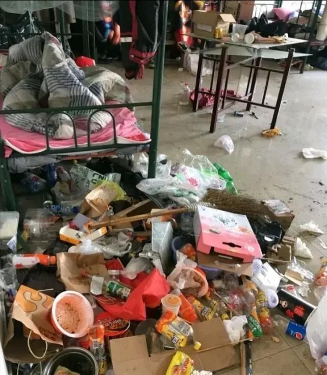 集体|这才是真实的工厂集体宿舍，我再也不住了，每天都担心手机被盗