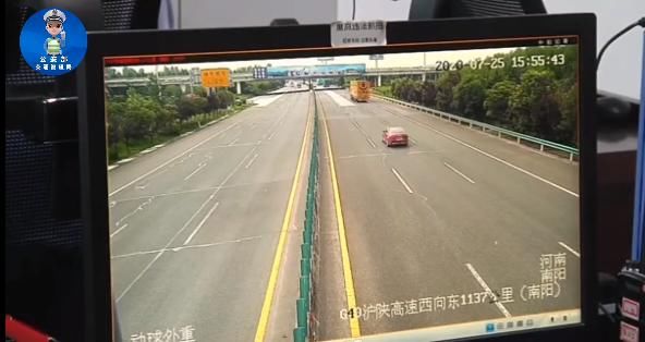  高速|高速飙车发朋友圈炫耀 司机被举报扣12分