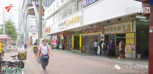 警方|嫌商家出餐慢，外卖员打晕收银员？警方通报来了