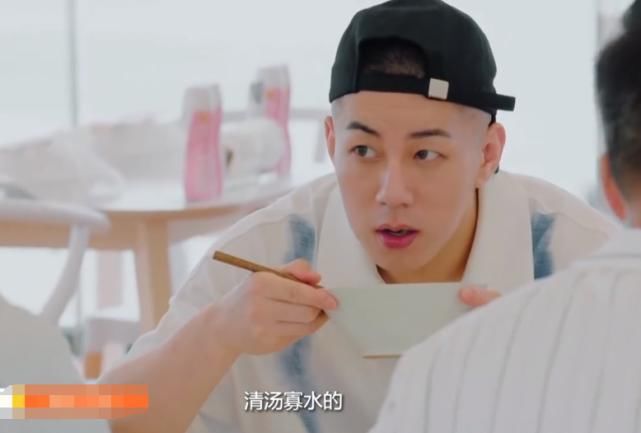  李浩菲|中餐厅矛盾升级？张亮把筷子直接扔桌上，李浩菲被吓到，又是同样的套路