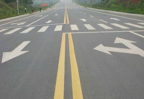  工具|小伙下班觉得路太堵，拿着工具下了车，“一顿操作猛如虎”