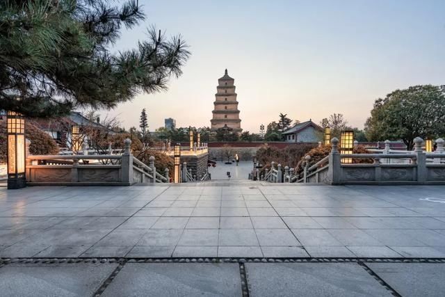  星球|一夜爆红上榜孤独星球！这个古城美食不输成都，景区免费高铁直达