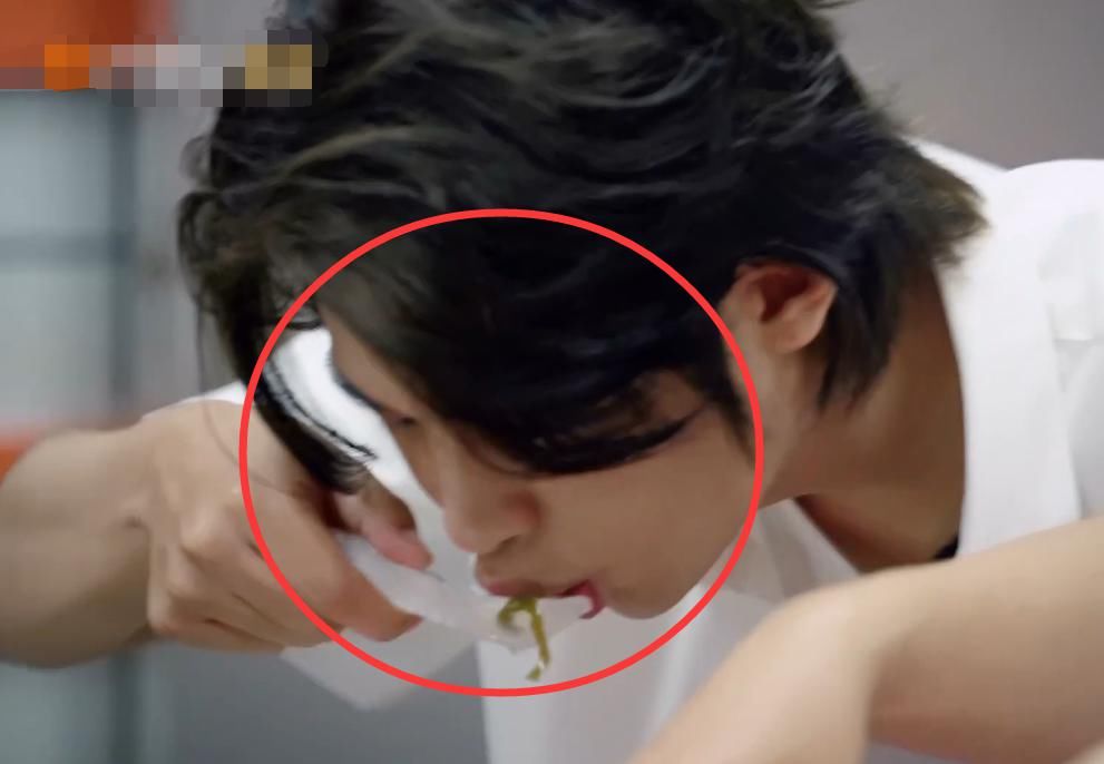  节目|《密逃》嘉宾被罚吃剩饭，看清镜头特写，真吃假吃很明显