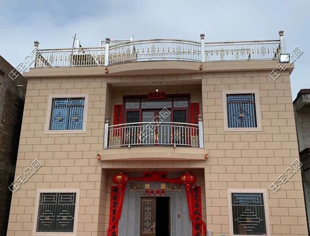 小伙|晒家丨广东这位95后小伙, 花75万为爷爷奶奶建房养老, 孝心太难得