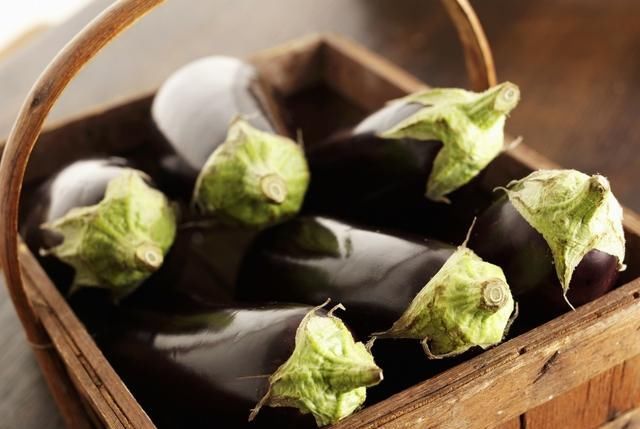  我家|我家每年都吃的“腌茄子”做法，1下子做10斤，吃半年都不坏