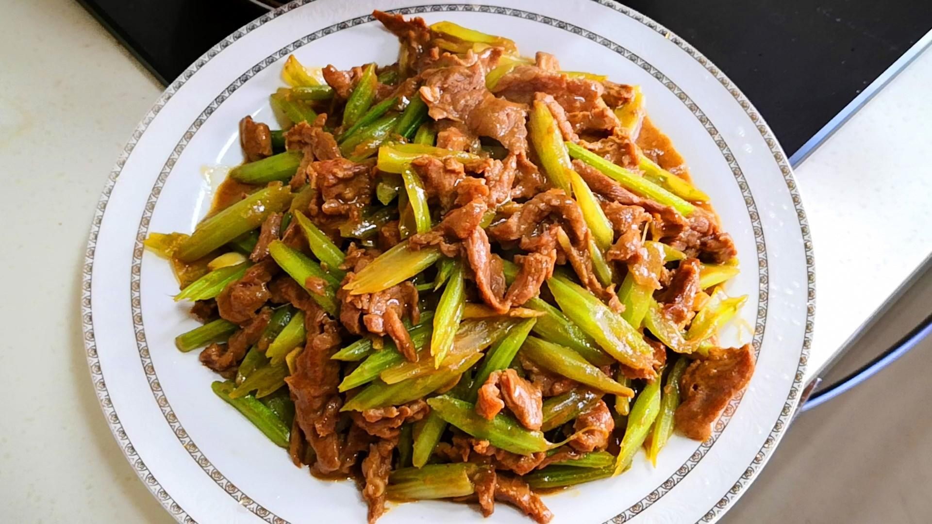  下锅|才知道，炒牛肉时不能直接下锅炒，教你1妙招，牛肉嫩滑，还不腥