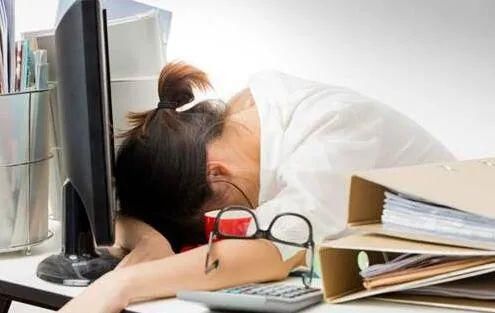  女子|女子报警说：“我心里压着太多事，我快活不下去了……”