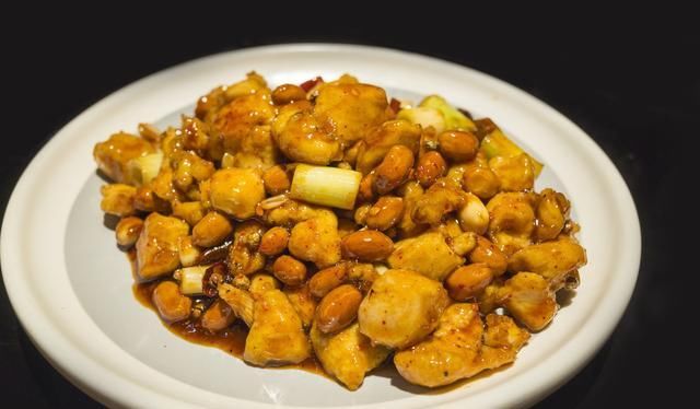  实惠|宫保豆腐，低脂美味的下饭菜，5块钱不到的家常菜，经济又实惠