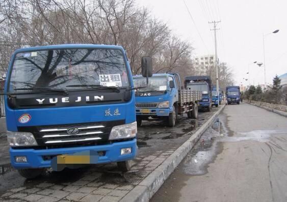 手机|货车司机路边等活，顺手偷走小伙钱包，竟拿5000元赃款买苹果手机