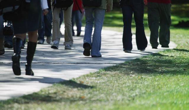 空姐|《中国机长》热映:那个刁难空姐的男乘客,请收起你的优越感