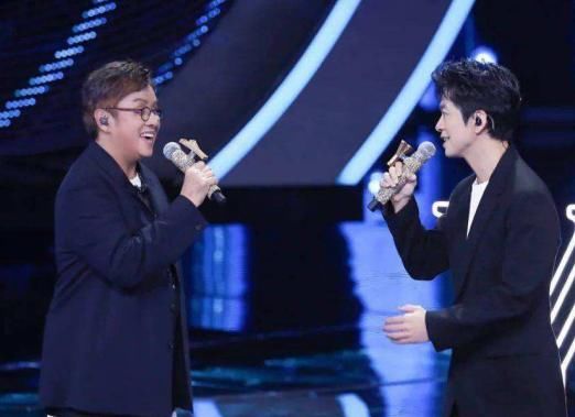  李建和|《我们的歌》第二季第一期，李建和谭咏麟唱粤语歌，听着太难受