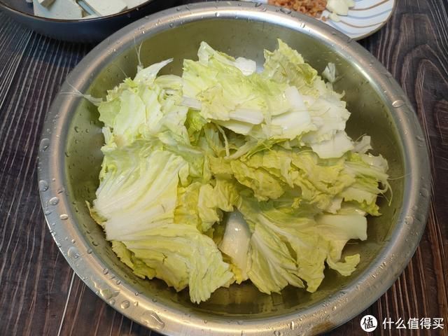 做法|适合新手的白菜炖豆腐家常做法,只需多加一味调料,汤白味鲜,好吃到汤汁都不剩