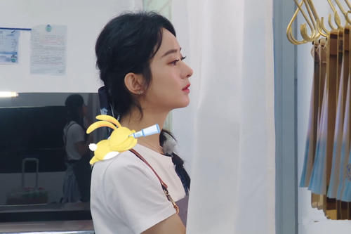  堪比|有种真实叫赵丽颖喝饮料，非常有食欲，堪比精拍广告