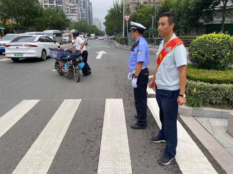 工作人员|李沧区举办“文明赢得尊重,礼让从我做起”活动启动仪式