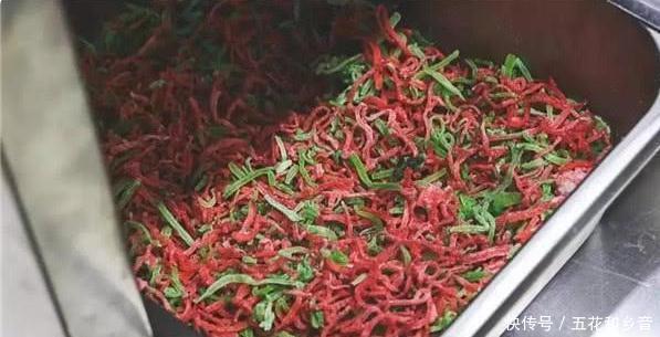 制作出来|五仁月饼中的“青红丝”是什么东西了解清楚以后,涨知识了