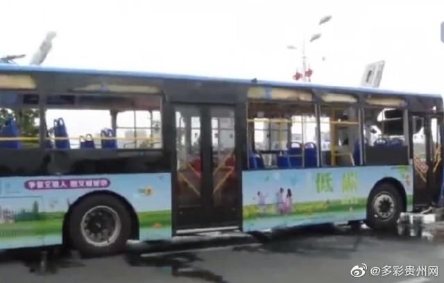  事件|公安部副部长赴贵州调查公交车坠湖事件，已搜救出37人