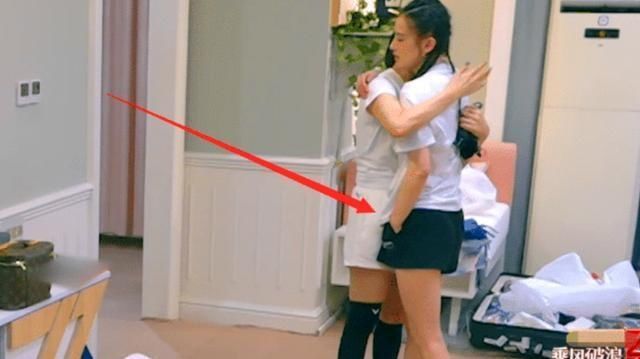  伊能静|《浪姐》中黄圣依再遭质疑，只因边哭边手插口袋，真的太难了