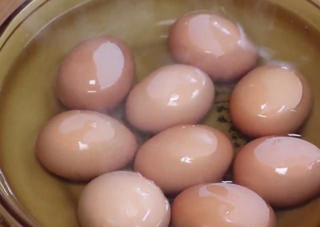 美味|鸡蛋不要煮着吃了,教你创新吃法,不加一滴水,营养美味,真解馋