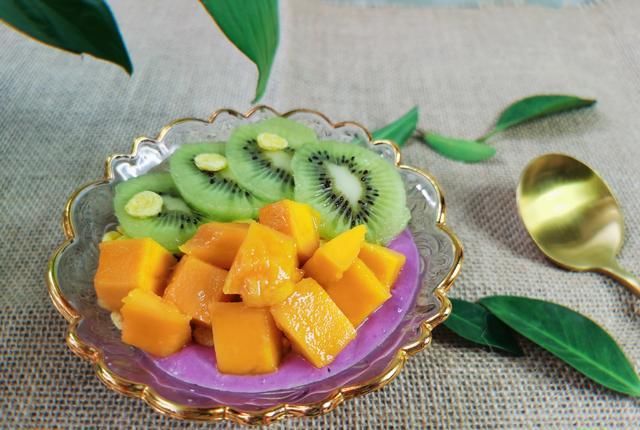 水果|1个紫薯半盒奶,搭配水果做成粥,简单又方便,营养又健康