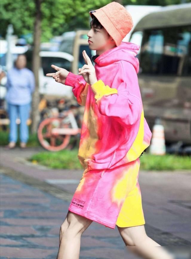  王鹤棣|《元气满满的哥哥》上班图来啦！黄明昊、杨洋等人状态超好