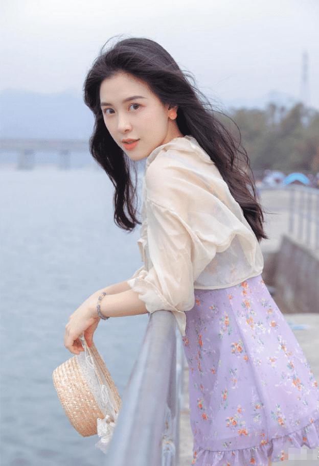  裙子|穿紫花裙的第一天，男生不知道的快乐