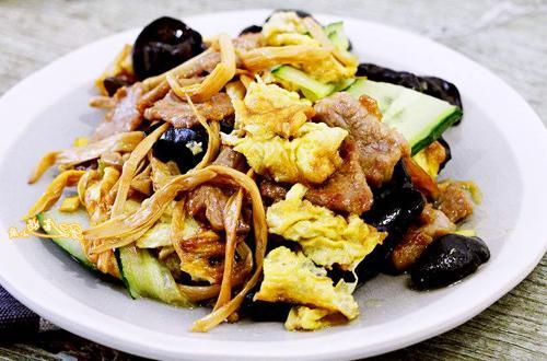 煸炒|家常木须肉,肉片最好直接入锅煸炒,这样味道和口感才更加合适