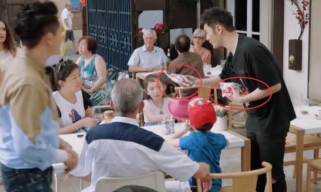  店长|黄晓明不讲卫生？接着盆子试吃，吃完再用筷子搅拌