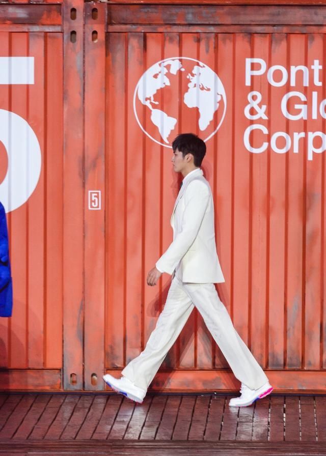  LV春夏21男|吴亦凡、邓伦、欧阳娜娜、白宇、宋威龙、钟楚曦、虞书欣