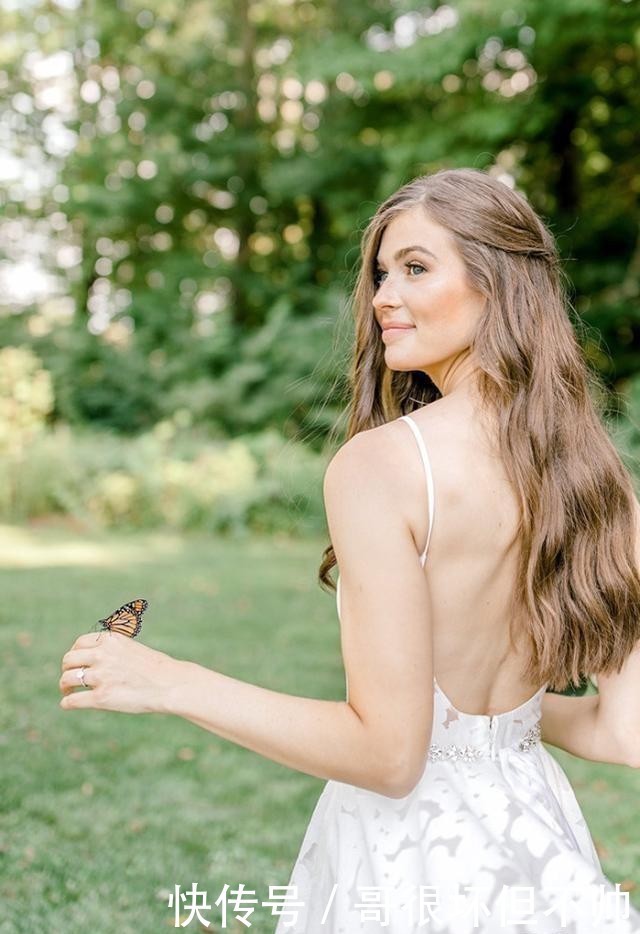 飞入|比PS还神奇：飞入婚礼的不速之客，一只蝴蝶绕着新人翩翩起舞