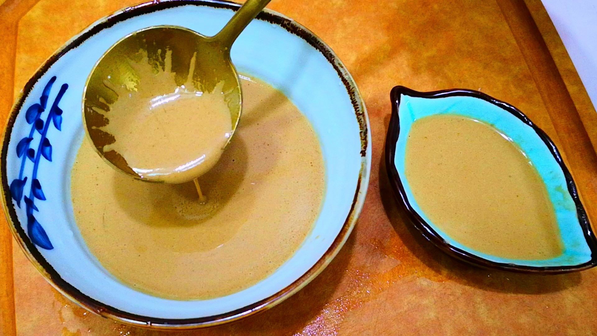 大厨|调芝麻酱,直接加水调就错了,大厨教你1招,细腻爽滑、味道香!