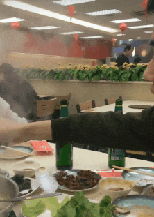  大叔|搞笑GIF：这位大叔，你也太厉害了！这东西可是不轻！