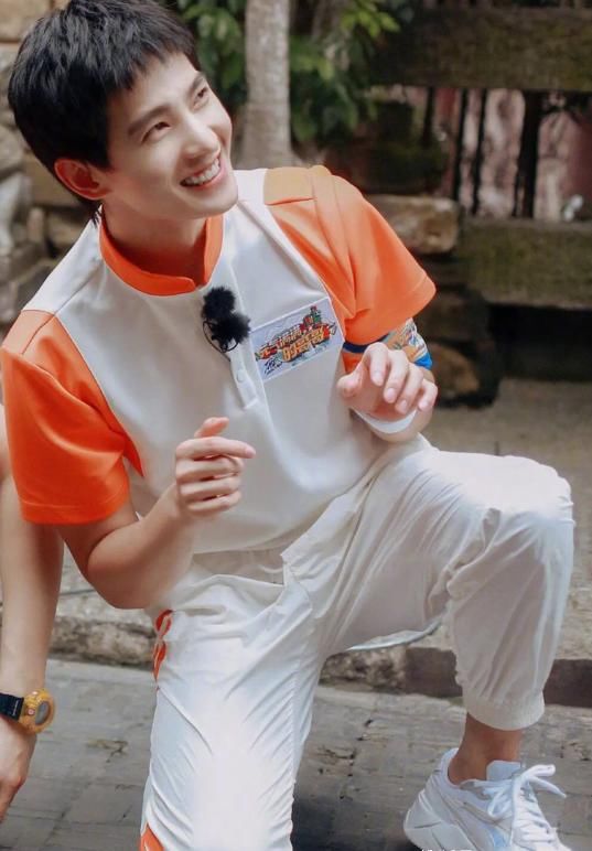  姐姐|被问《乘风破浪姐姐》pick谁，杨洋毫不犹豫说了三个人，太真实了