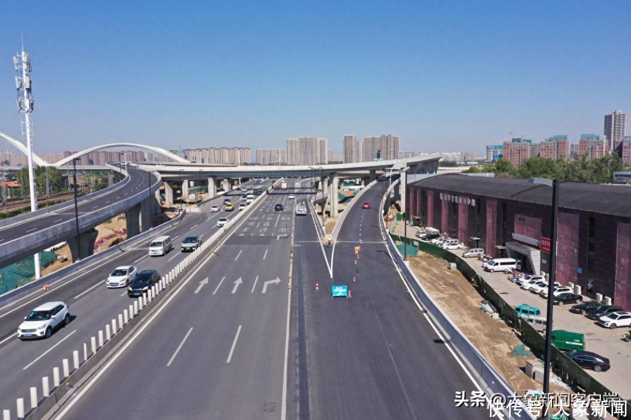 郑州京广路岔口少了“指路”路牌 司机去哪里要靠“蒙”