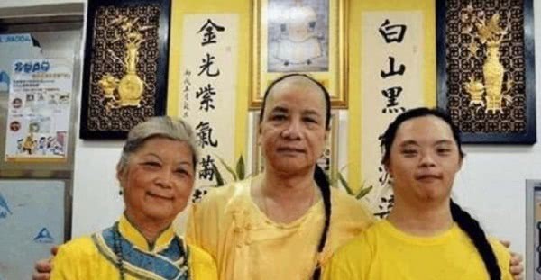 多尔衮|他自称多尔衮十世孙,留辫子穿黄马褂,为保皇室血脉纯正选择近亲结婚