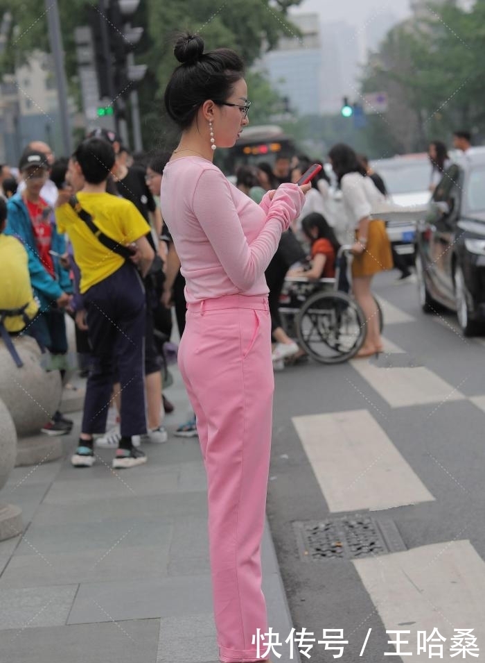 小姐姐|短裤已成过去式,气质女生的秋季长裤穿搭,休闲大方又好看