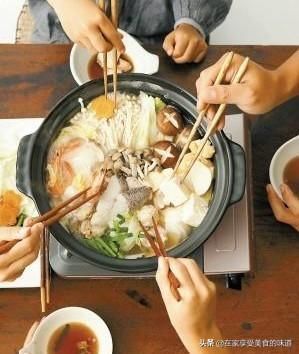 开饭|对于开饭前自己先拿菜吃和吃饭时用筷子乱翻菜的人,你们怎么看?