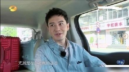  上热|黄晓明在《中餐厅》里脱妆上热搜，形象大变，网友：换了个头？