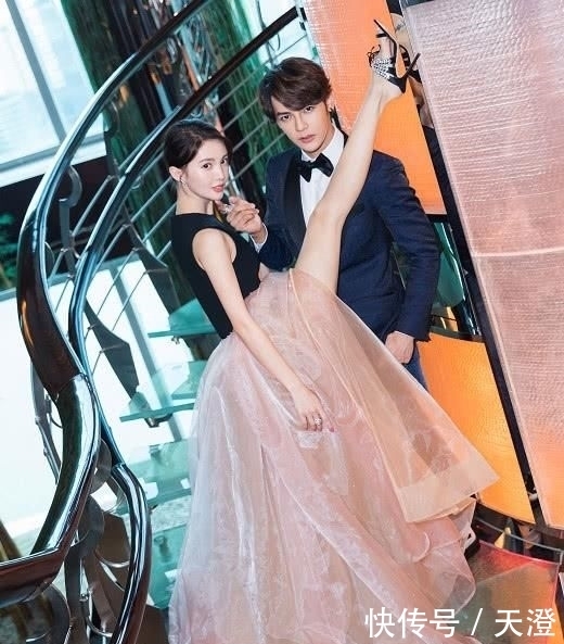  无时无刻|《浪姐》总决赛开启，金晨空中一字马上热搜，真是无时无刻不劈腿