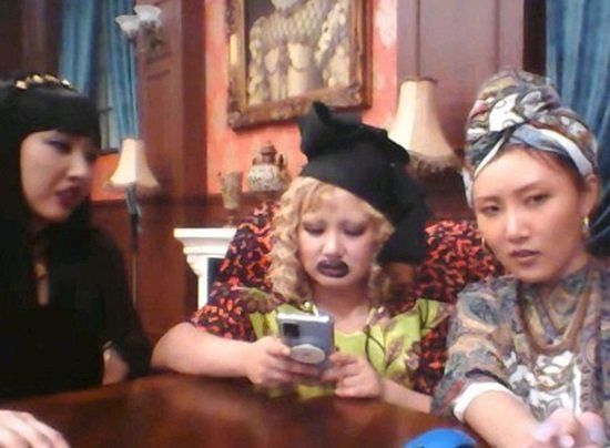  敏感|海外粉丝过于敏感 华莎无辜中枪 穿个衣服都可以扯到种族歧视？