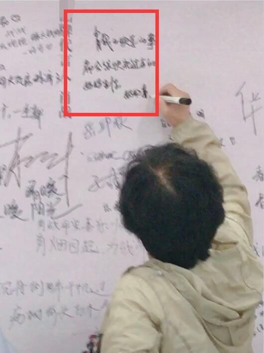 重庆|肖战代言重庆线下活动，爷爷奶奶应援被质疑摆拍，评论疑道出真相