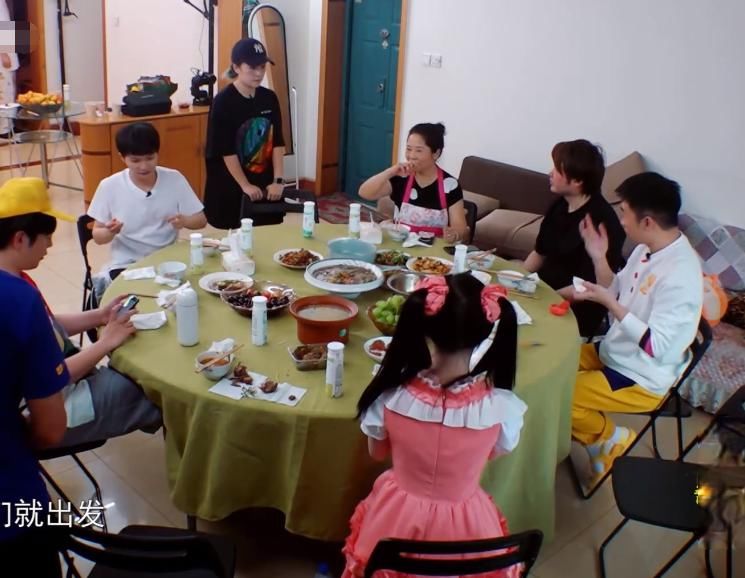  好吃|杨迪妈做的饭菜，鞠婧祎说好吃，离开时谁注意剩了多少？饭量真实