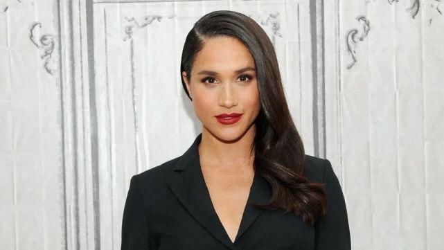  新书|哈里梅根新书：两人一见钟情！而凯特威廉总搞“歧视”……