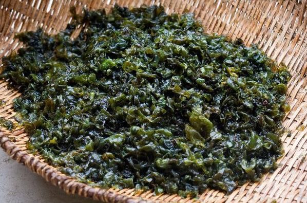 地木耳|因无法规模培育而身价倍增，农村野菜太难得，打雷下雨后才能捡到