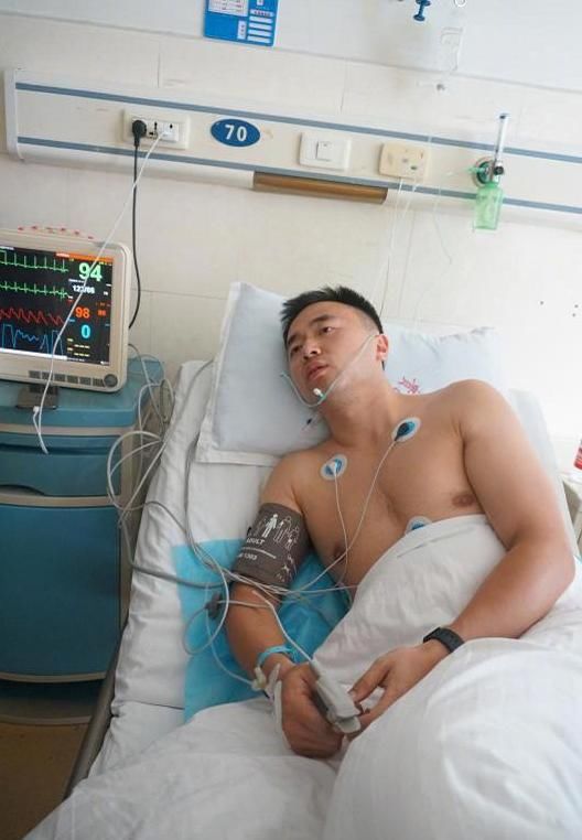 大哭|公交司机蓄意报复、痛失9000万男子大哭:总有一种爱温暖你