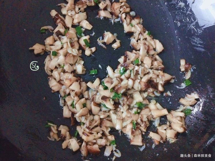 大锅|秋季饺子的做法，鲜香味美，10块钱做一大锅，比肉馅的还营养