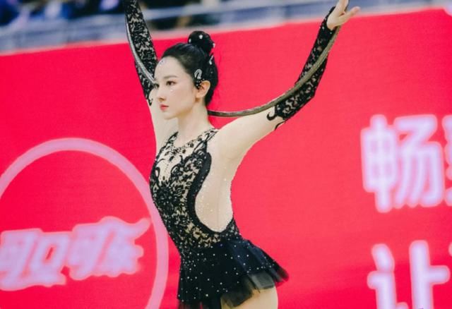  爆炸|凭“双料冠军”美爆炸热搜的她，才不是无辜“被绿”的傻白甜