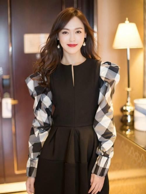  显手|唐嫣太瘦练不出麒麟臂，却能穿出“象棋臂”，显手粗反而更好看！