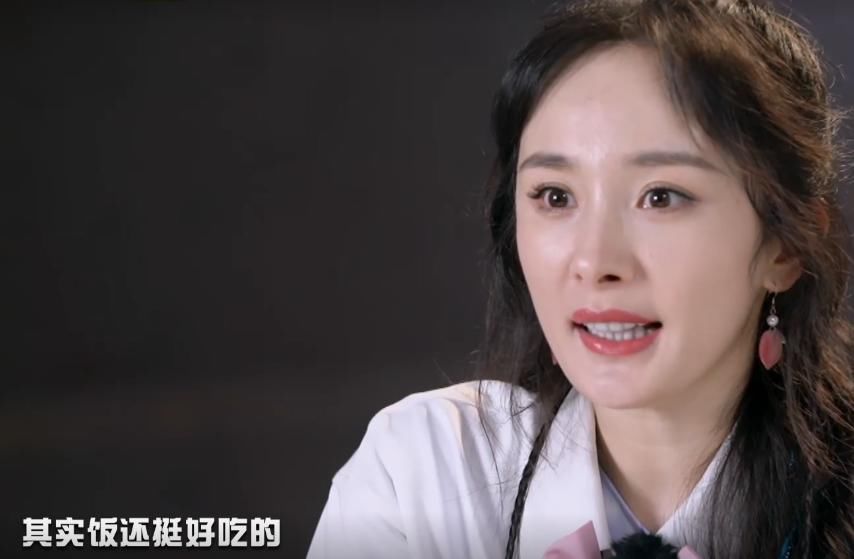  别人|节目组准备清汤寡水，别人都不吃，杨幂却吃很认真，原因太现实