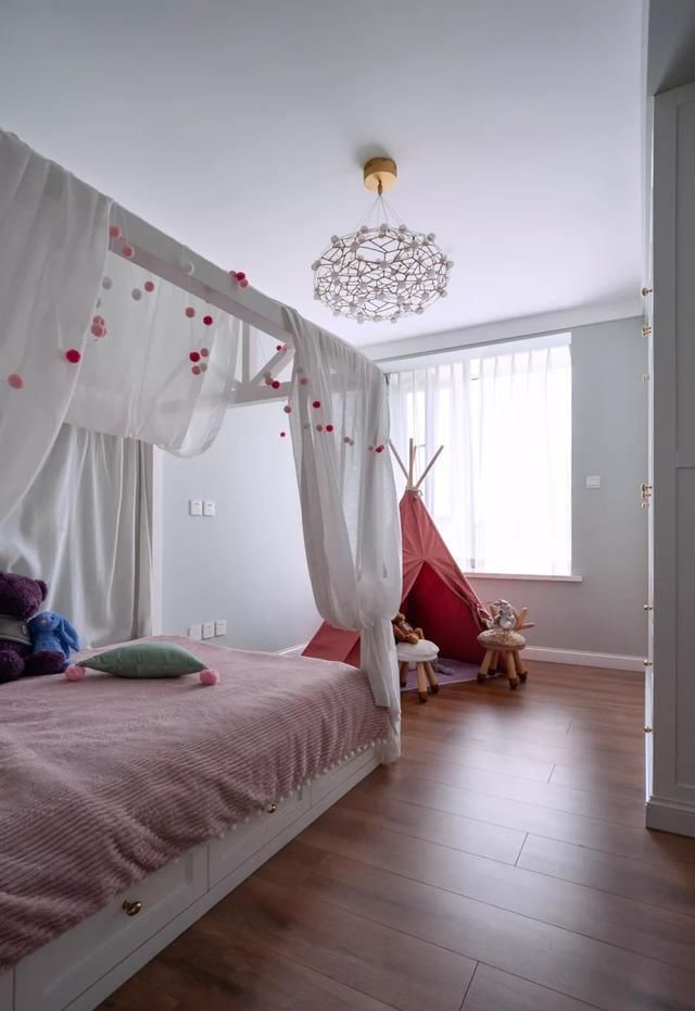  客厅|90后小夫妻花36万元装修的现代风格，130平米三居室太赞了！