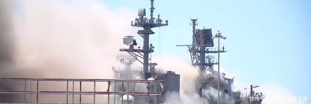  美国|三哥附体？美国两栖攻击舰突然爆炸着火！